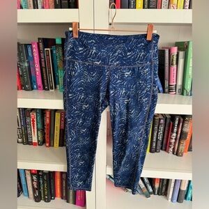 Athleta blue pattern cropped stretch yoga active workout leggings pants